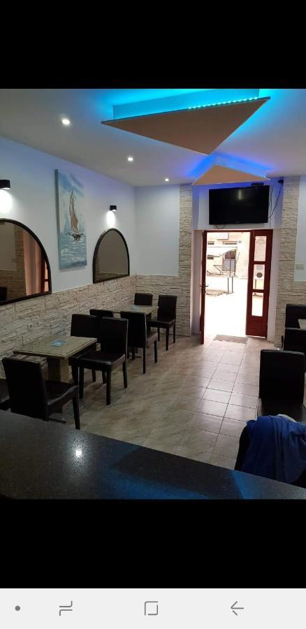 Buffet M Apartments And Rooms Obrovac Bagian luar foto